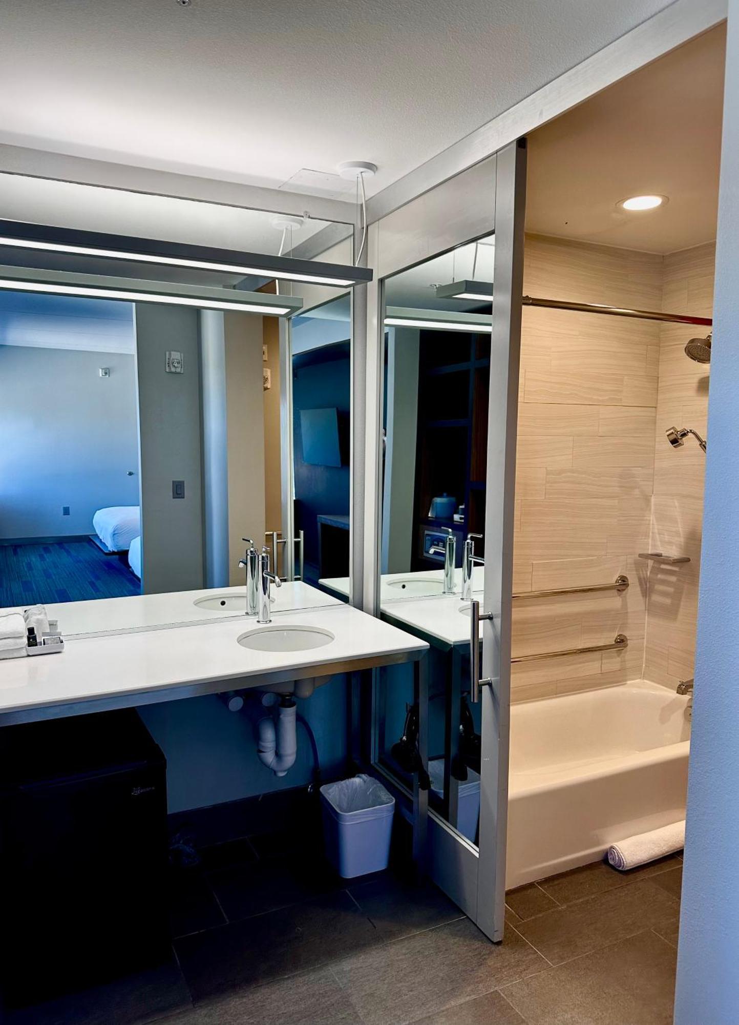 Отель Aloft Austin Northwest Экстерьер фото